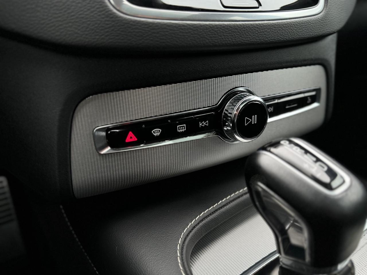 2021 Volvo XC90 T6 AWD R-Design 7-Seater Photo