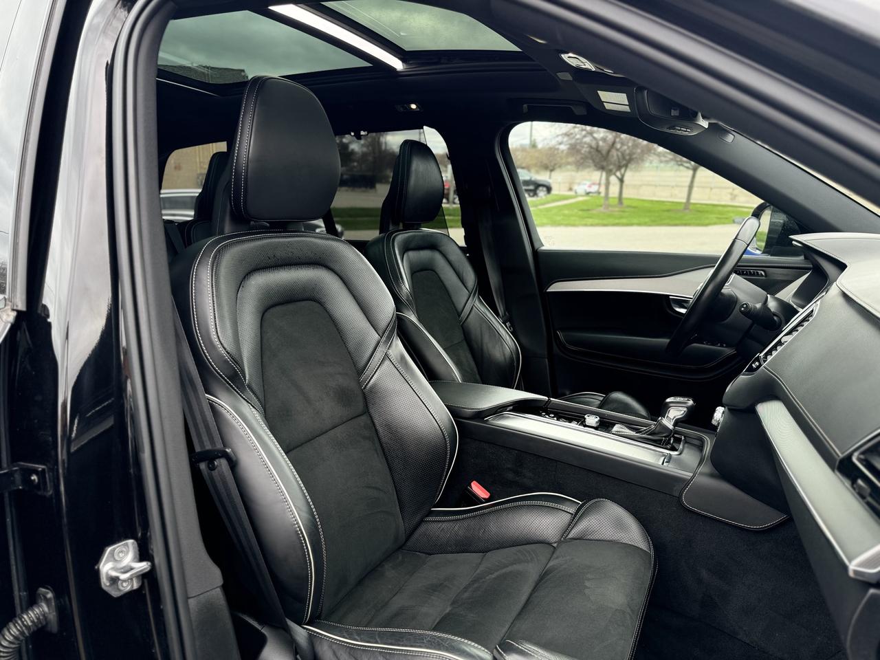 2021 Volvo XC90 T6 AWD R-Design 7-Seater Photo