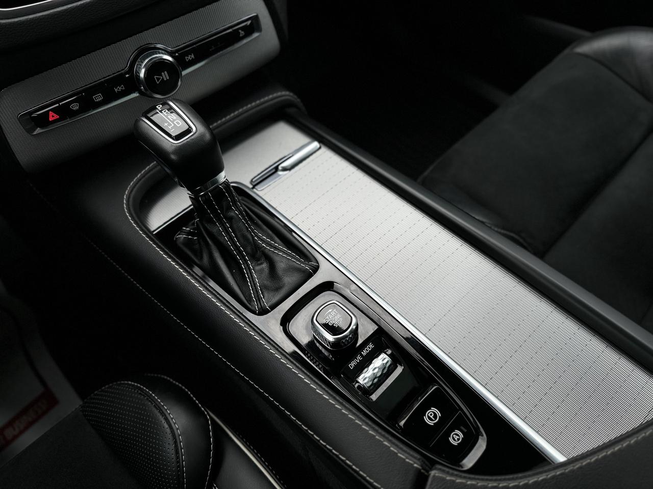 2021 Volvo XC90 T6 AWD R-Design 7-Seater Photo