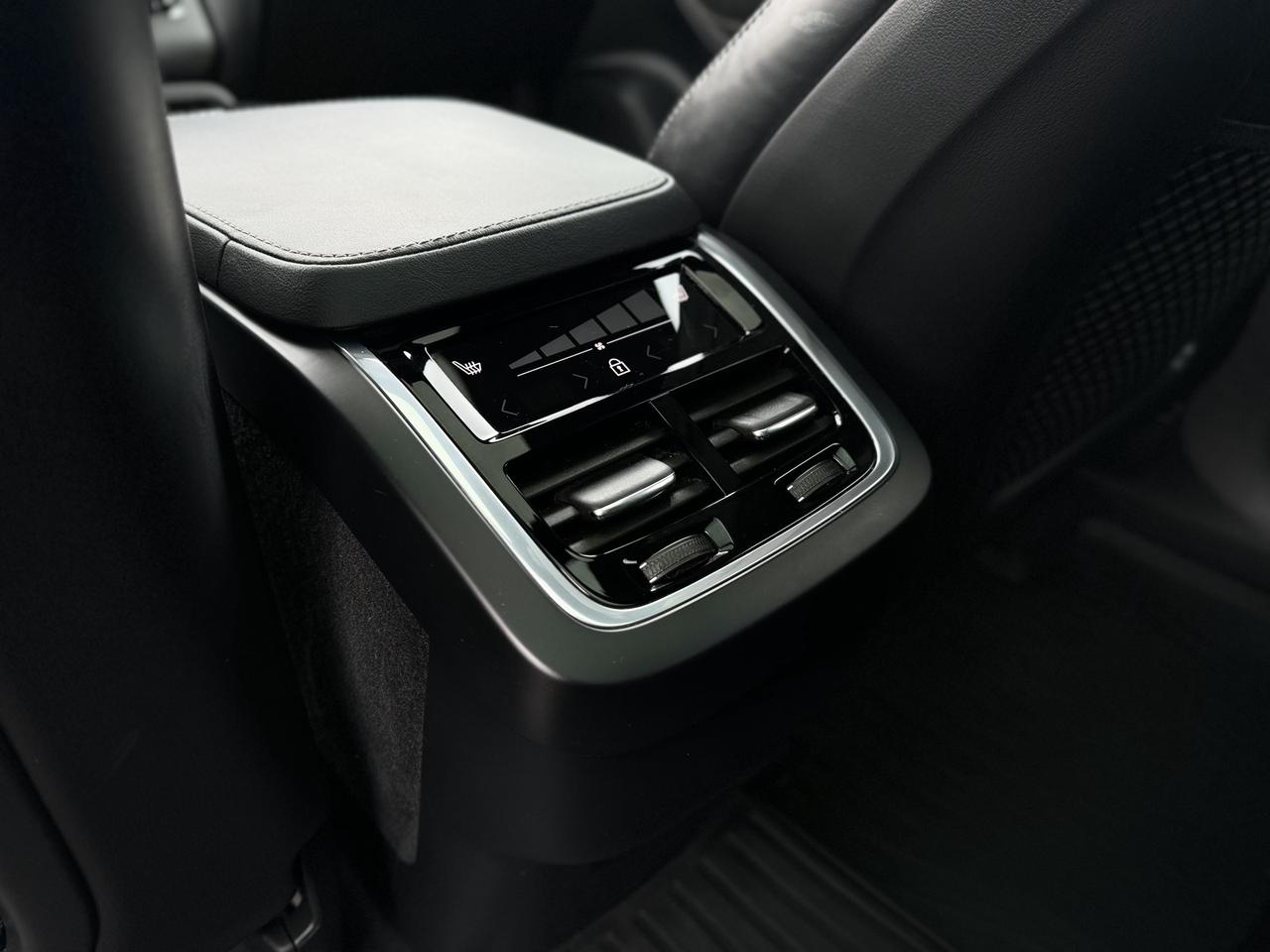 2021 Volvo XC90 T6 AWD R-Design 7-Seater Photo
