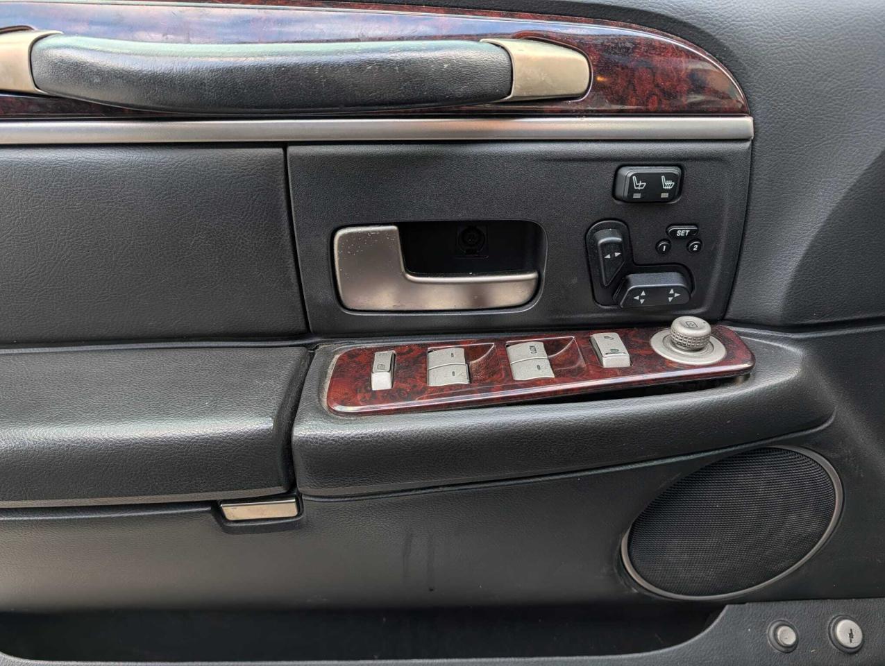 2011 Lincoln Town Car 4dr Sdn Signature Limited Photo