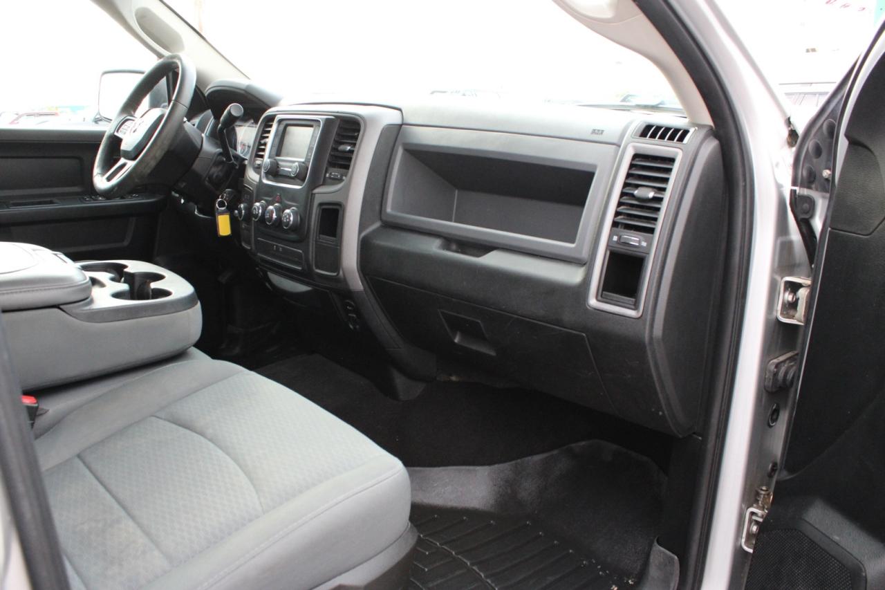 2018 RAM 1500 Tradesman Crew Cab 4WD 5.7L HEMI NO ACCIDENT SAFET Photo