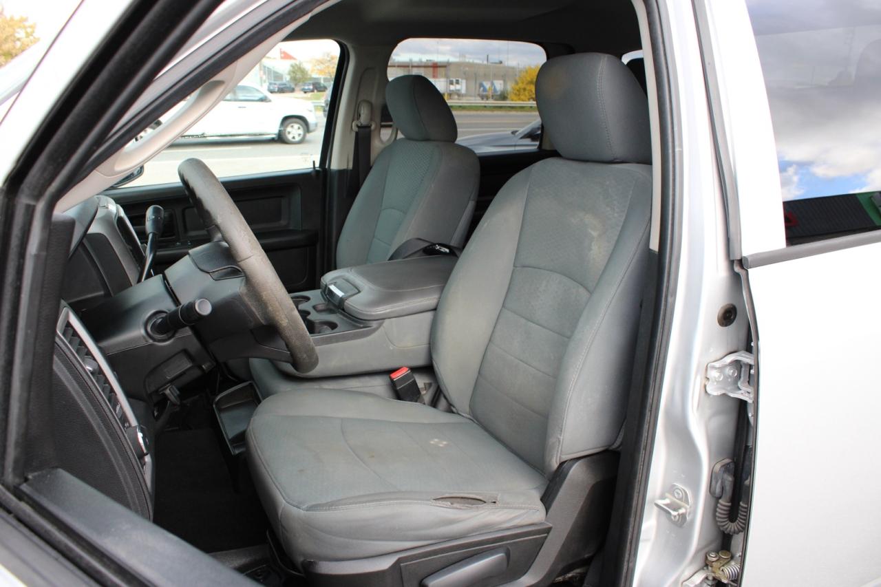 2018 RAM 1500 Tradesman Crew Cab 4WD 5.7L HEMI NO ACCIDENT SAFET Photo