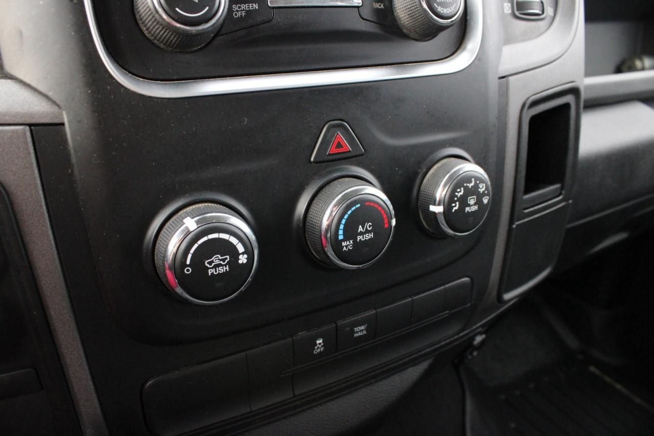 2018 RAM 1500 Tradesman Crew Cab 4WD 5.7L HEMI NO ACCIDENT SAFET Photo