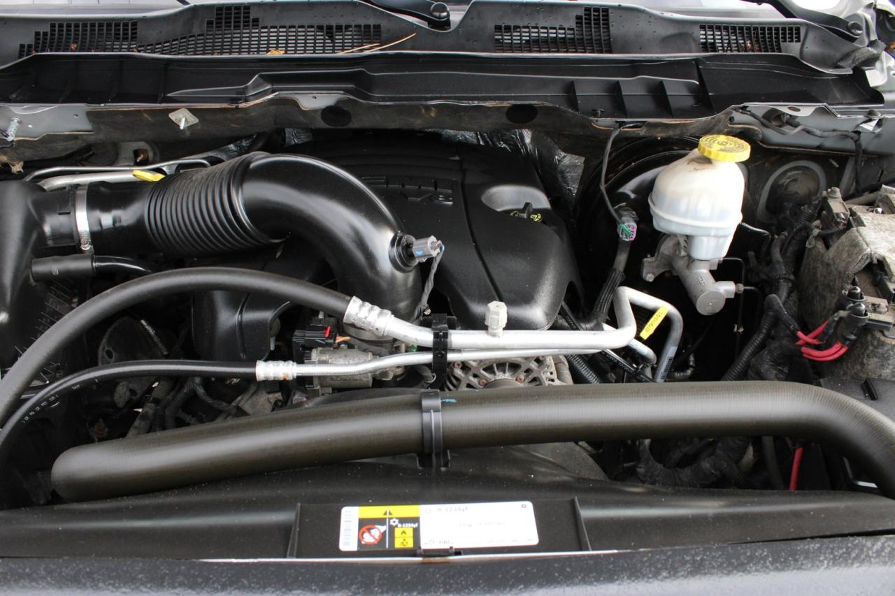 2018 RAM 1500 Tradesman Crew Cab 4WD 5.7L HEMI NO ACCIDENT SAFET Photo