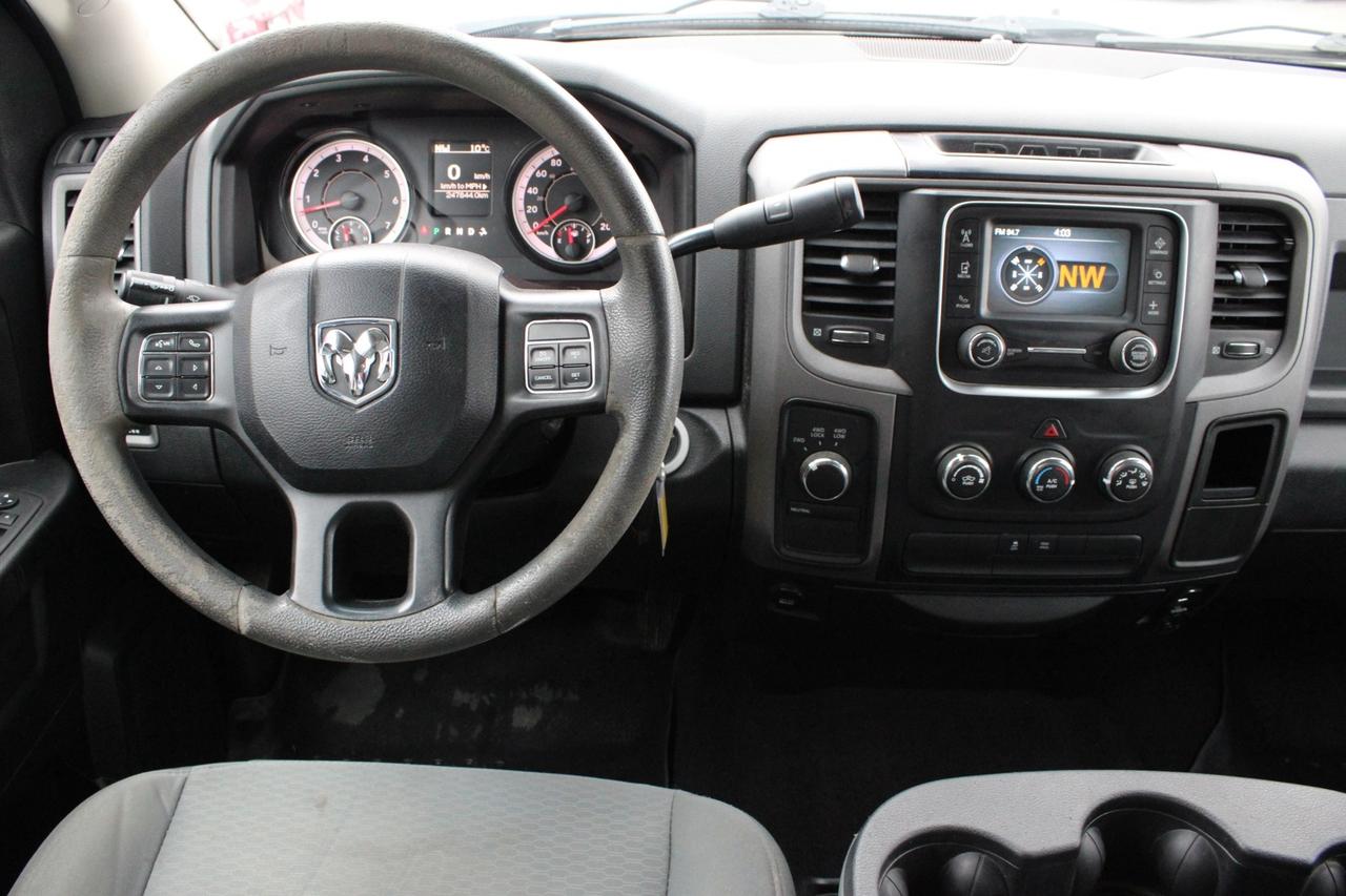 2018 RAM 1500 Tradesman Crew Cab 4WD 5.7L HEMI NO ACCIDENT SAFET Photo