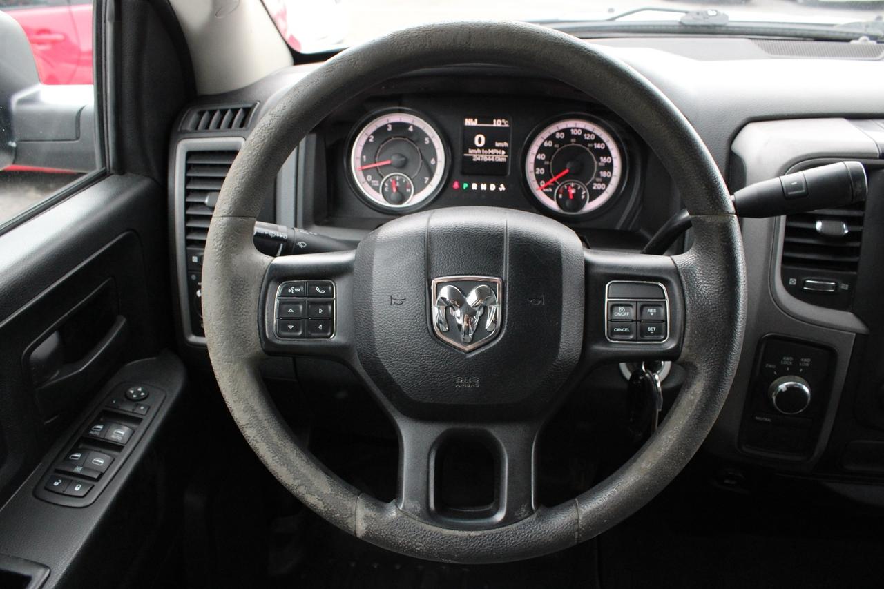 2018 RAM 1500 Tradesman Crew Cab 4WD 5.7L HEMI NO ACCIDENT SAFET Photo
