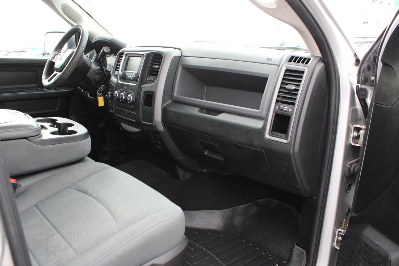 2018 RAM 1500 Tradesman Crew Cab 4WD 5.7L HEMI NO ACCIDENT SAFET Photo