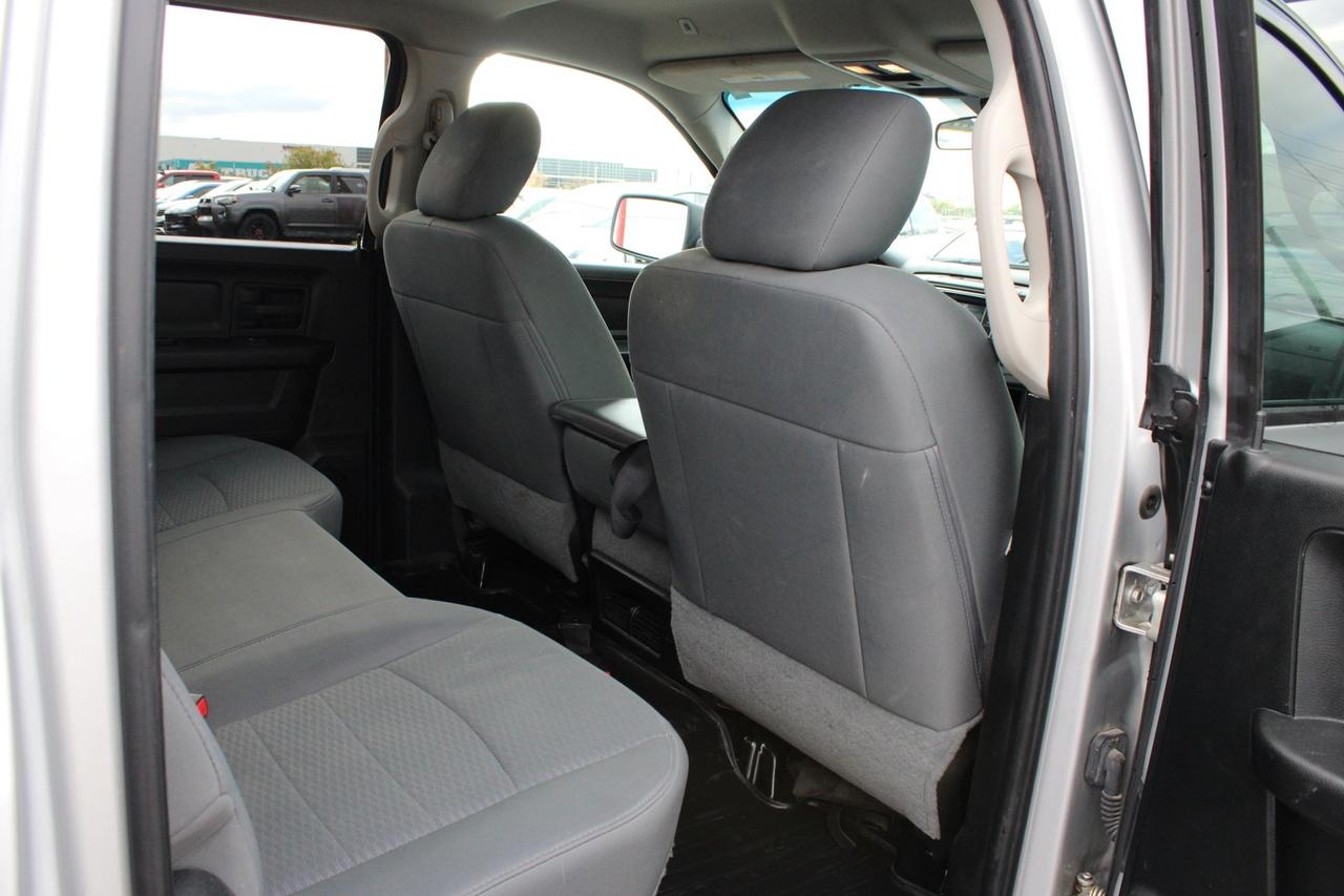 2018 RAM 1500 Tradesman Crew Cab 4WD 5.7L HEMI NO ACCIDENT SAFET Photo