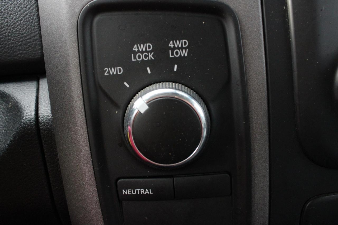 2018 RAM 1500 Tradesman Crew Cab 4WD 5.7L HEMI NO ACCIDENT SAFET Photo