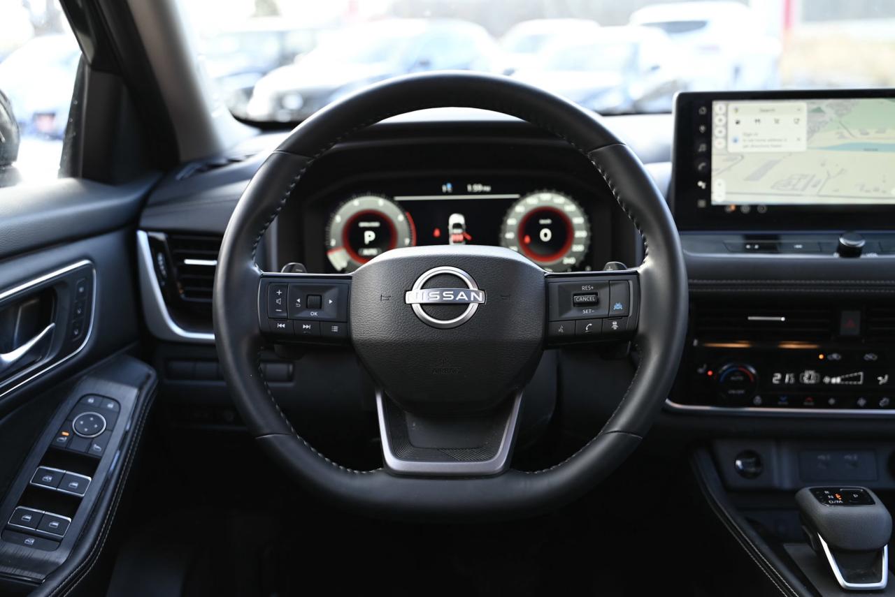 2025 Nissan Rogue Platinum/ Nissan Company Vehicle Photo