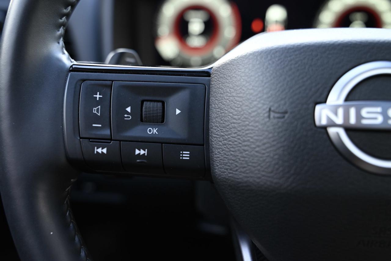 2025 Nissan Rogue Platinum/ Nissan Company Vehicle Photo