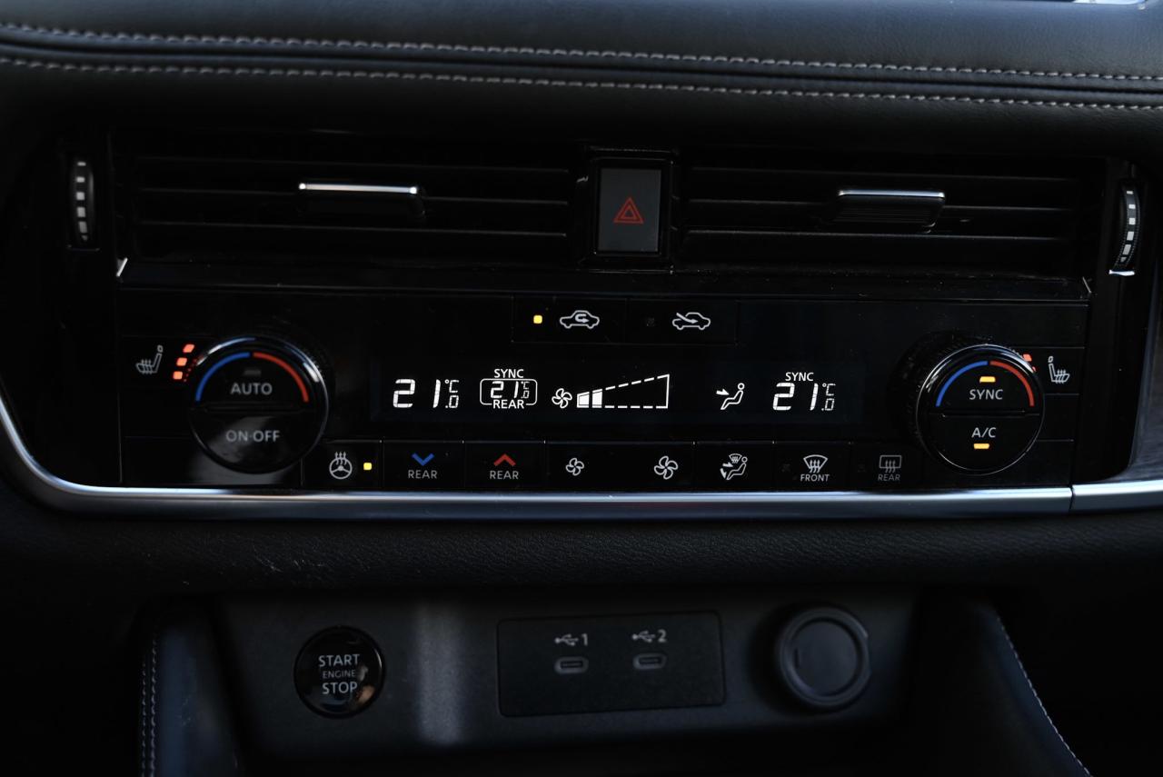 2025 Nissan Rogue Platinum/ Nissan Company Vehicle Photo