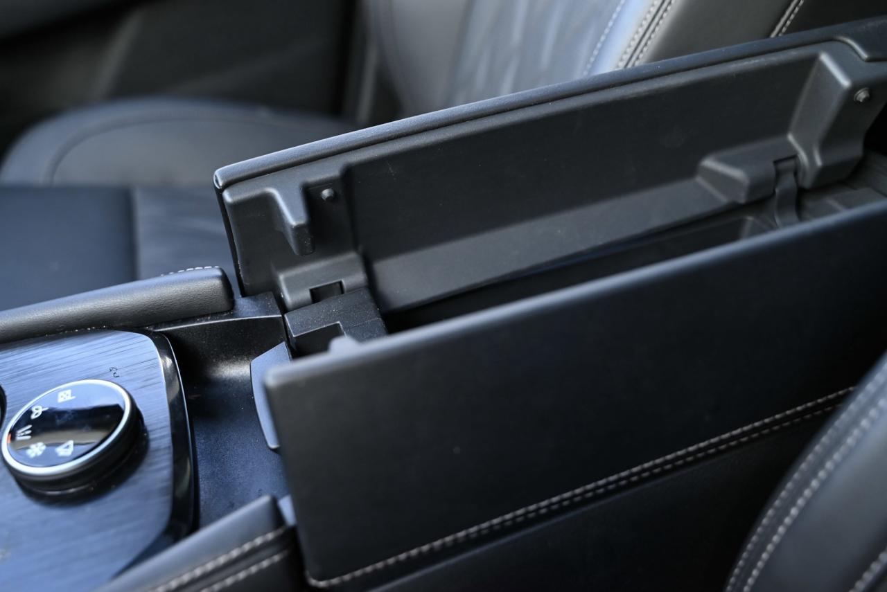 2025 Nissan Rogue Platinum/ Nissan Company Vehicle Photo