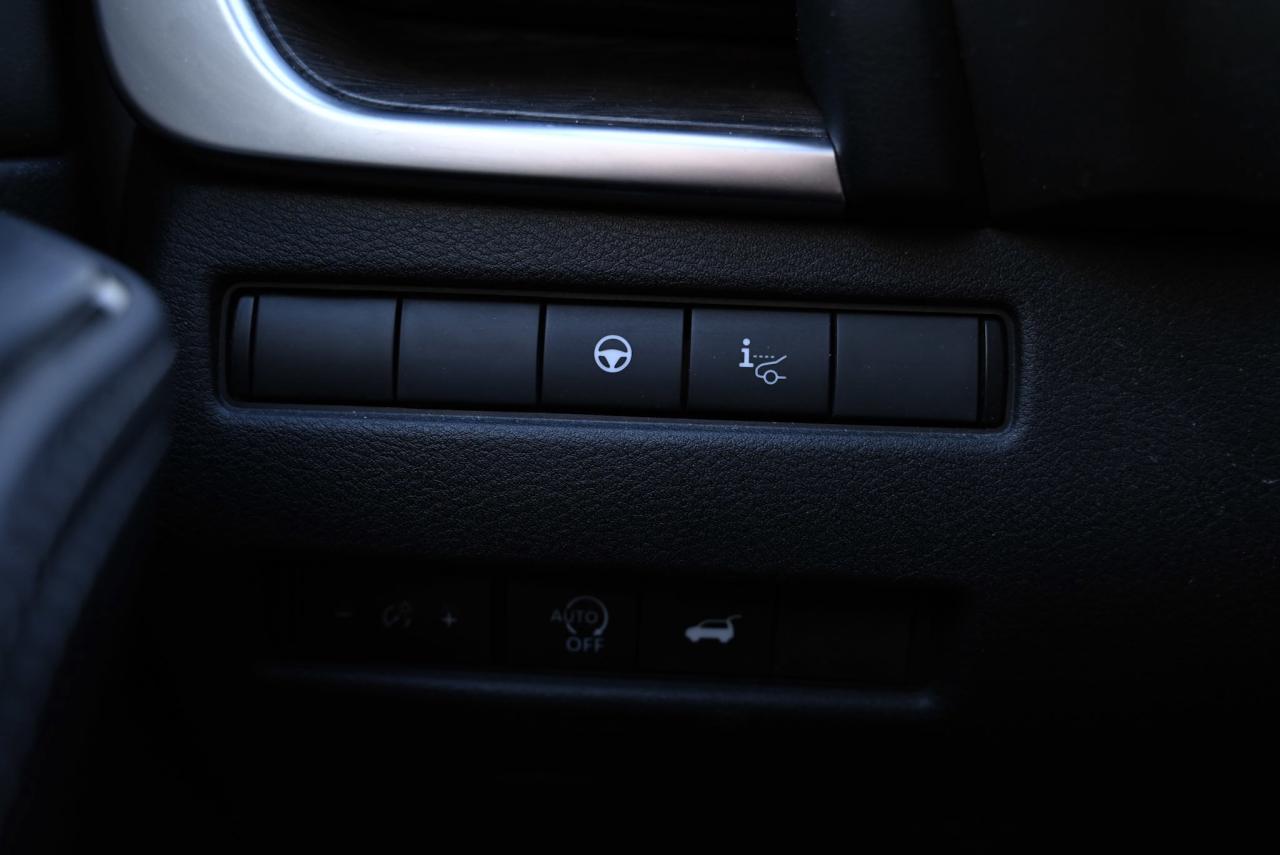 2025 Nissan Rogue Platinum/ Nissan Company Vehicle Photo