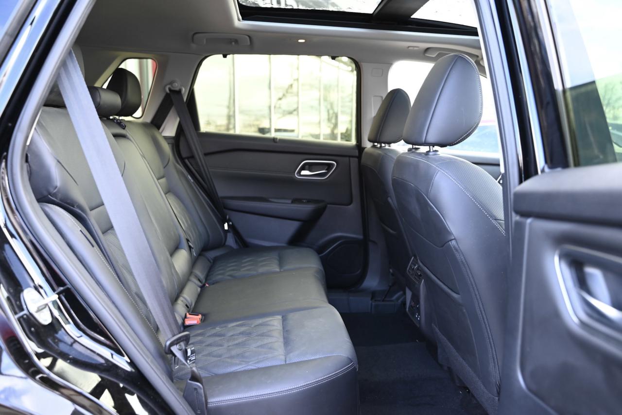 2025 Nissan Rogue Platinum/ Nissan Company Vehicle Photo