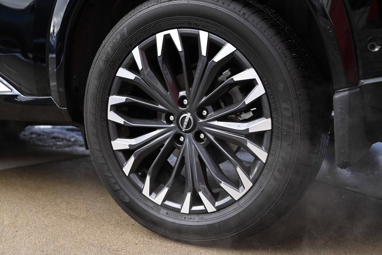 2025 Nissan Rogue Platinum/ Nissan Company Vehicle Photo