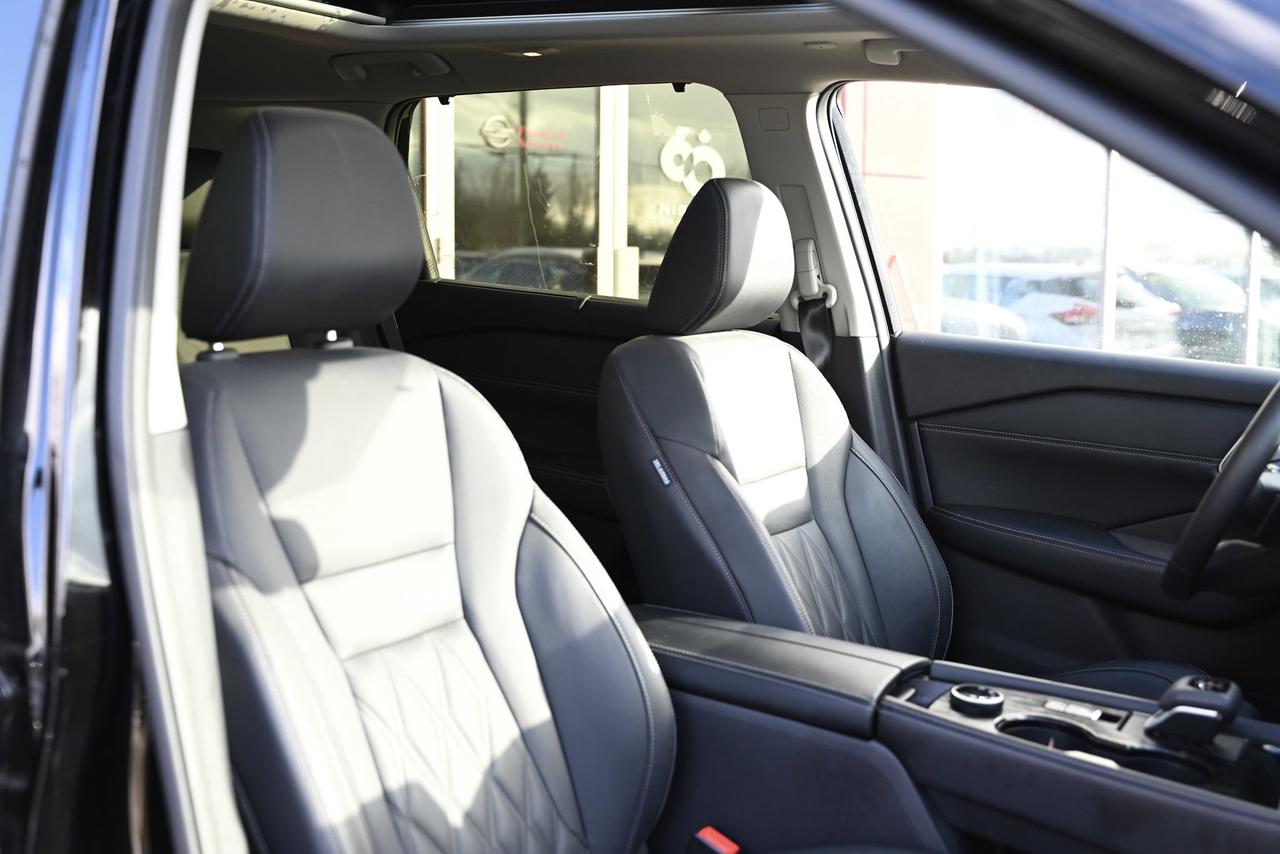 2025 Nissan Rogue Platinum/ Nissan Company Vehicle Photo
