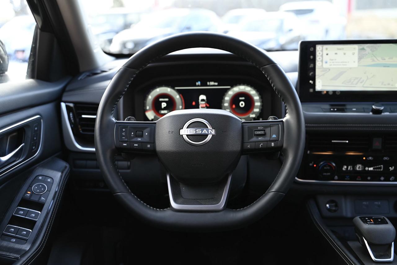 2025 Nissan Rogue Platinum/ Nissan Company Vehicle Photo
