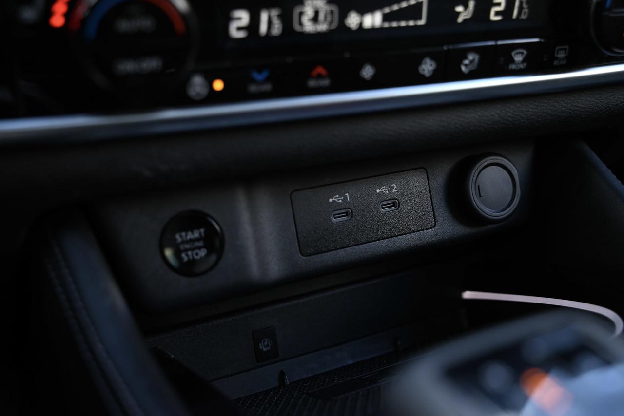 2025 Nissan Rogue Platinum/ Nissan Company Vehicle Photo