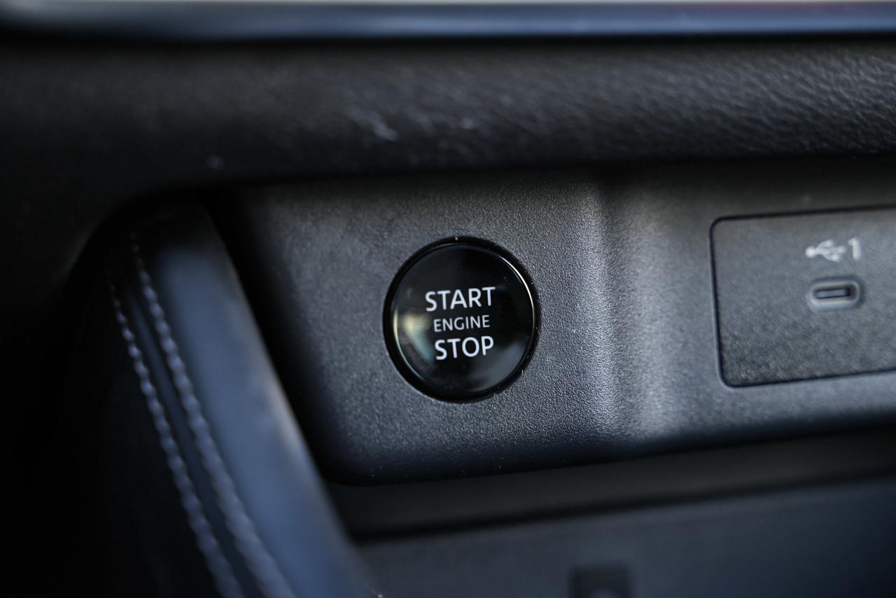 2025 Nissan Rogue Platinum/ Nissan Company Vehicle Photo