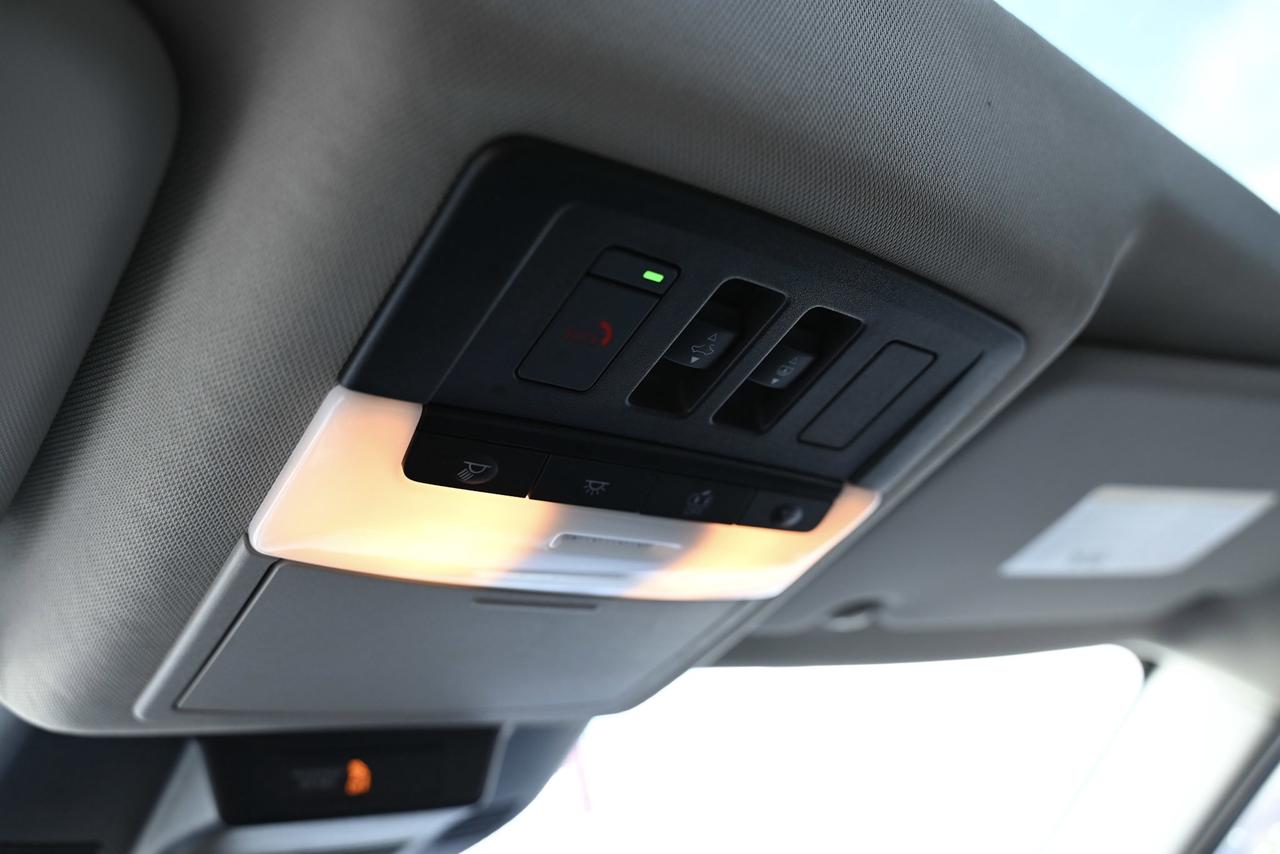 2025 Nissan Rogue Platinum/ Nissan Company Vehicle Photo