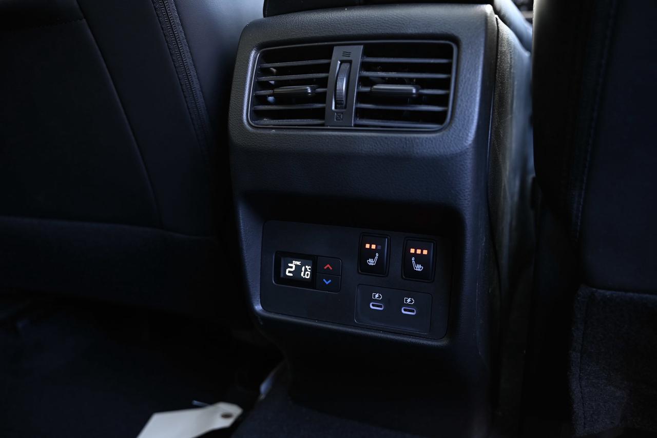 2025 Nissan Rogue Platinum/ Nissan Company Vehicle Photo