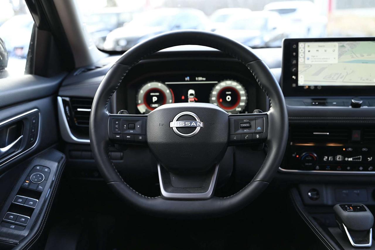 2025 Nissan Rogue Platinum/ Nissan Company Vehicle Photo