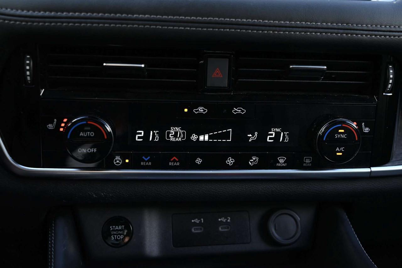 2025 Nissan Rogue Platinum/ Nissan Company Vehicle Photo