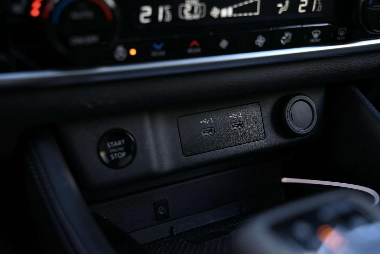 2025 Nissan Rogue Platinum/ Nissan Company Vehicle Photo