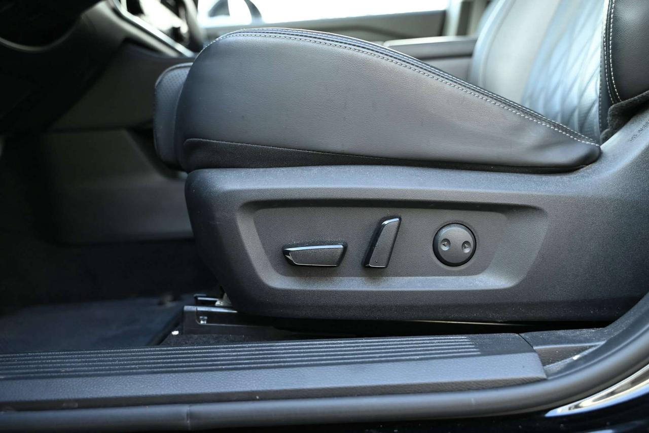 2025 Nissan Rogue Platinum/ Nissan Company Vehicle Photo