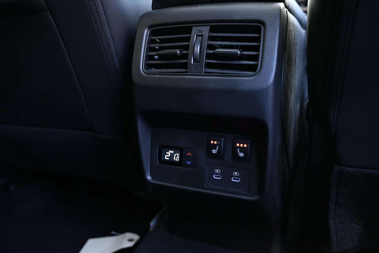 2025 Nissan Rogue Platinum/ Nissan Company Vehicle Photo