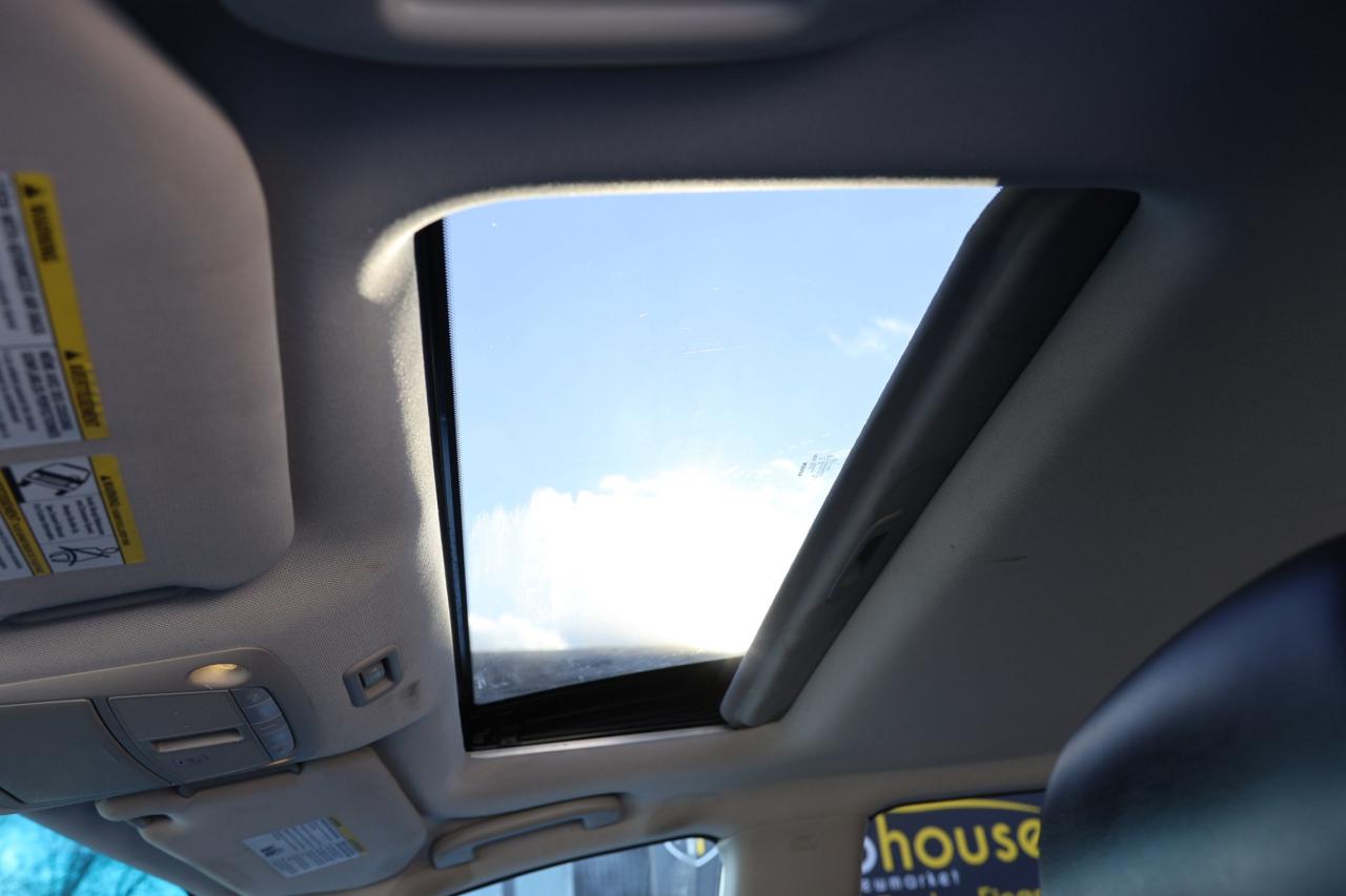 2017 Nissan Pathfinder SL-PREMIUM-4WD/7PASS/NAV/360 CAM/BLIS/LEATHER/SUNR Photo