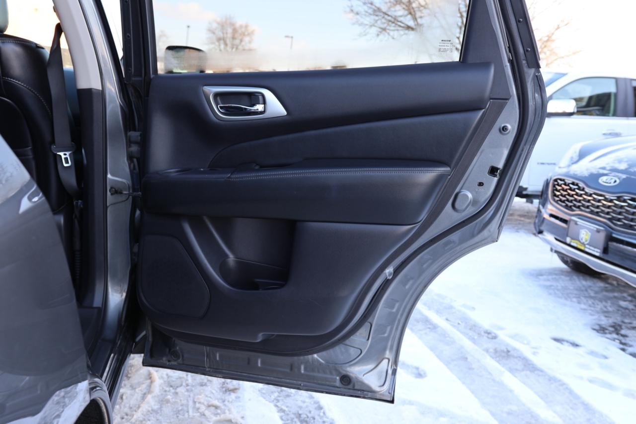 2017 Nissan Pathfinder SL-PREMIUM-4WD/7PASS/NAV/360 CAM/BLIS/LEATHER/SUNR Photo