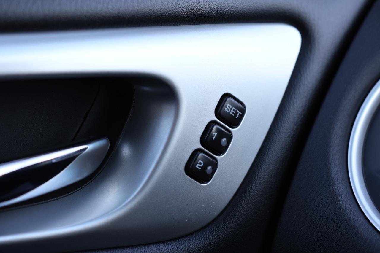 2017 Nissan Pathfinder SL-PREMIUM-4WD/7PASS/NAV/360 CAM/BLIS/LEATHER/SUNR Photo