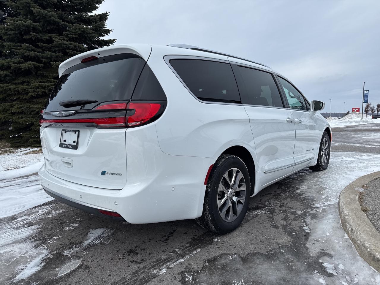 2024 Chrysler Pacifica Hybrid Navi Pwr Sunroof B-Cam Rain Sensing Photo