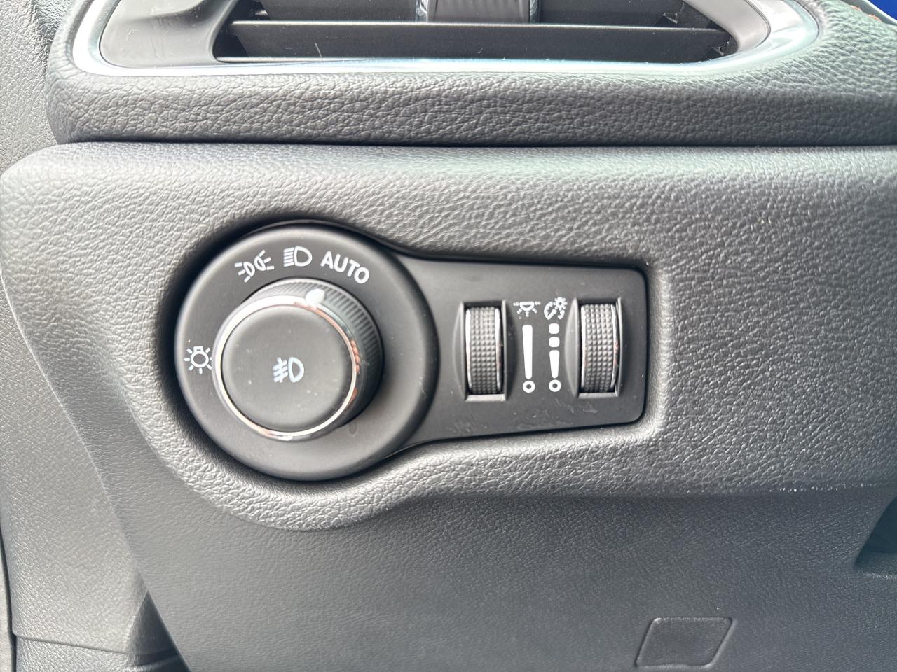 2024 Chrysler Pacifica Hybrid Navi Pwr Sunroof B-Cam Rain Sensing Photo