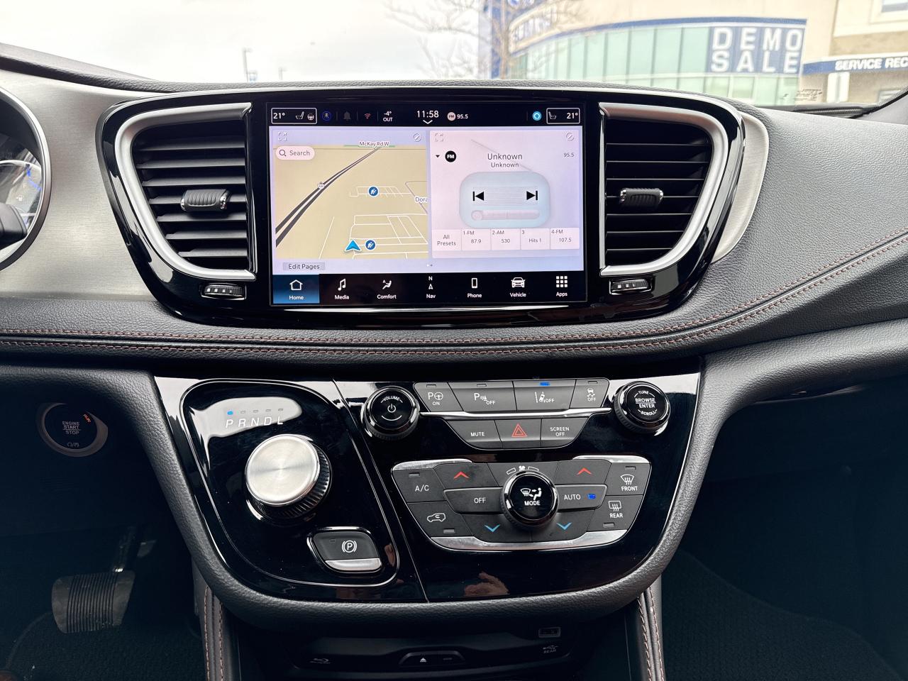 2024 Chrysler Pacifica Hybrid Navi Pwr Sunroof B-Cam Rain Sensing Photo