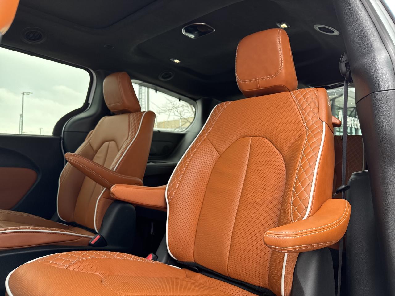 2024 Chrysler Pacifica Hybrid Navi Pwr Sunroof B-Cam Rain Sensing Photo