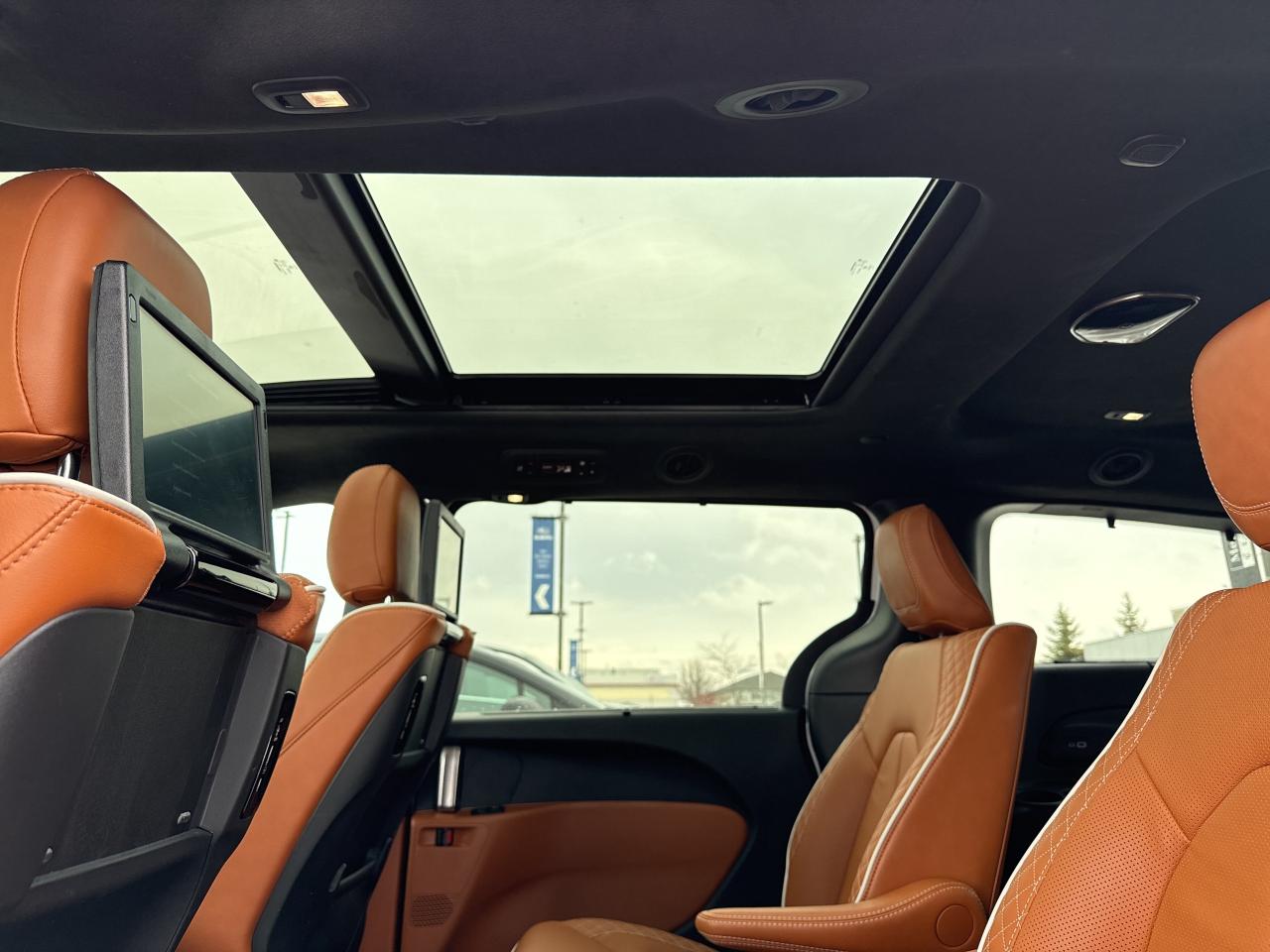 2024 Chrysler Pacifica Hybrid Navi Pwr Sunroof B-Cam Rain Sensing Photo