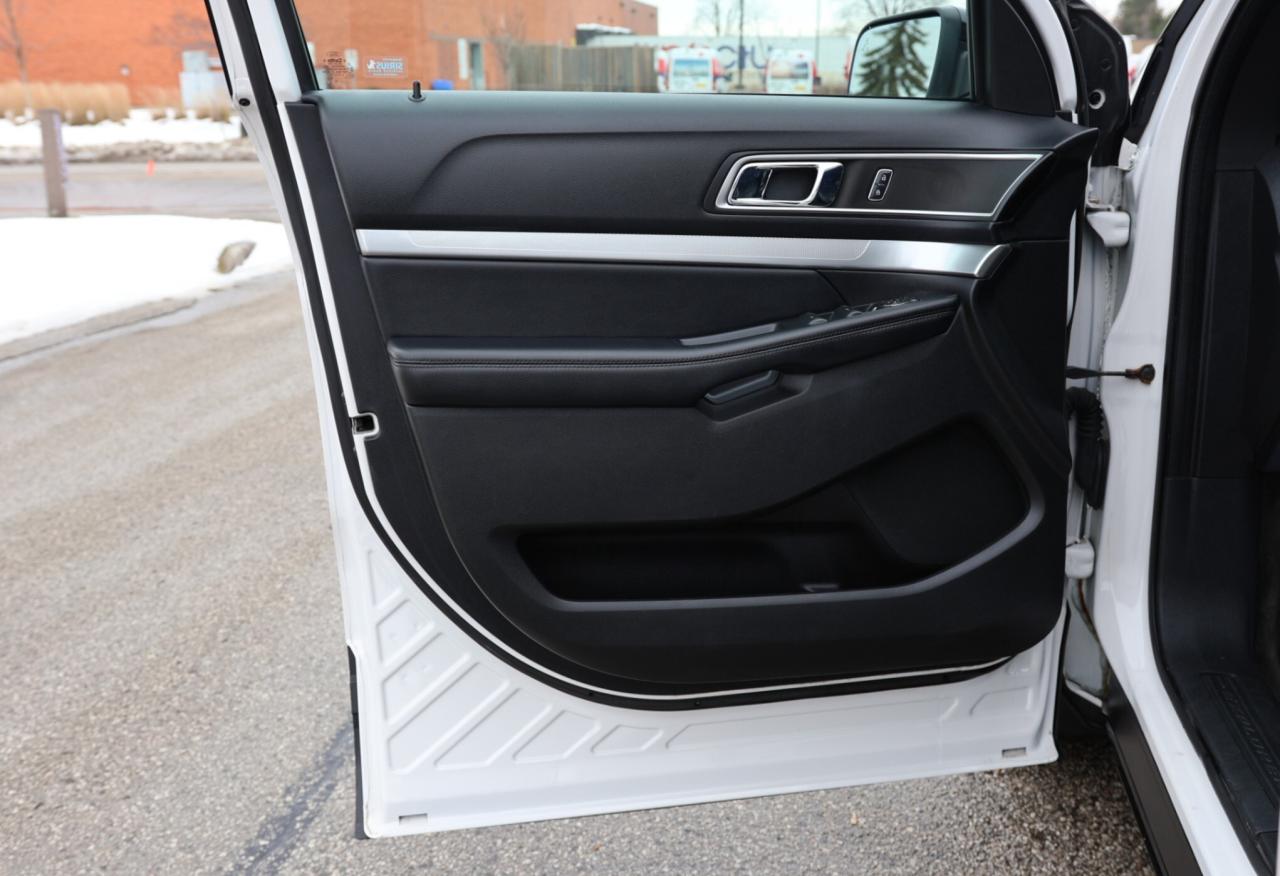 2017 Ford Explorer XLT-4WD-7 PASS/R STARTER/NAV/LEATHER/B CAM/CARPLAY Photo