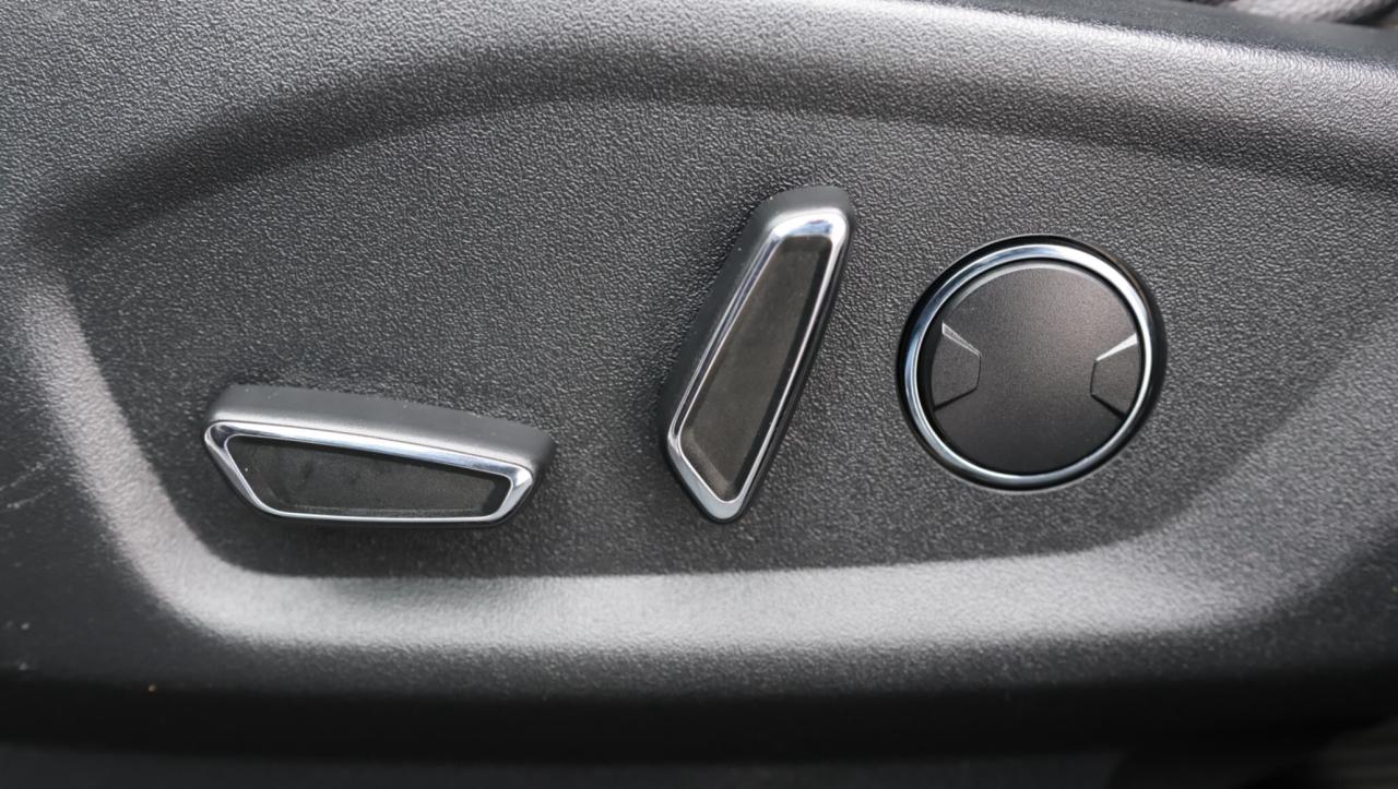 2017 Ford Explorer XLT-4WD-7 PASS/R STARTER/NAV/LEATHER/B CAM/CARPLAY Photo