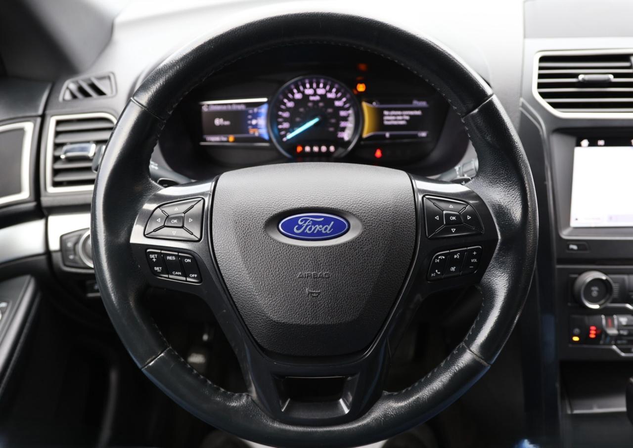 2017 Ford Explorer XLT-4WD-7 PASS/R STARTER/NAV/LEATHER/B CAM/CARPLAY Photo