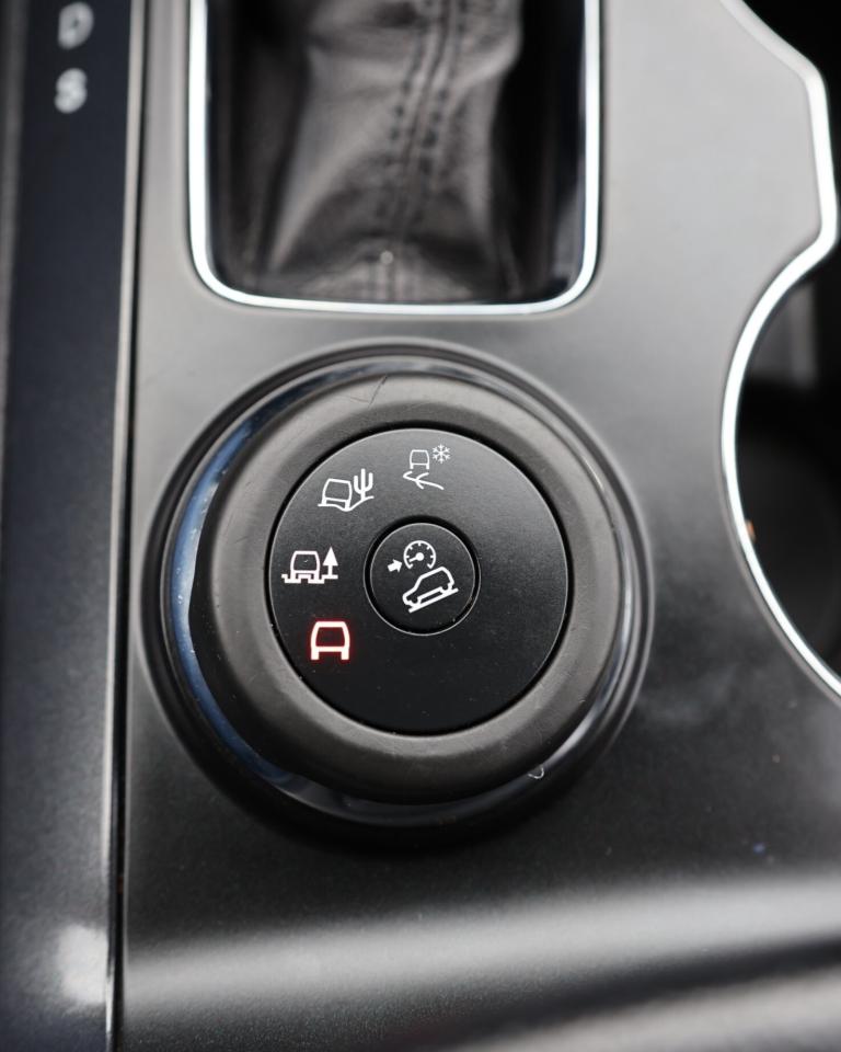 2017 Ford Explorer XLT-4WD-7 PASS/R STARTER/NAV/LEATHER/B CAM/CARPLAY Photo