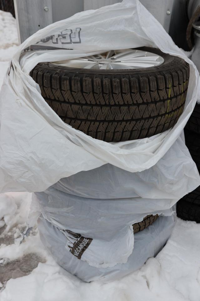 2016 Subaru Legacy LIMITED-3.6R-AWD/NAV/LEATHER/SUNROOF/BLIS/F&R HEAT Photo