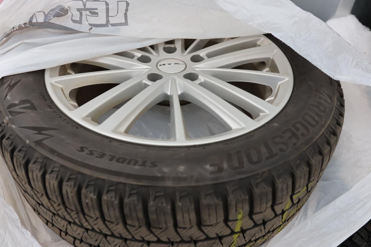 2016 Subaru Legacy LIMITED-3.6R-AWD/NAV/LEATHER/SUNROOF/BLIS/F&R HEAT Photo