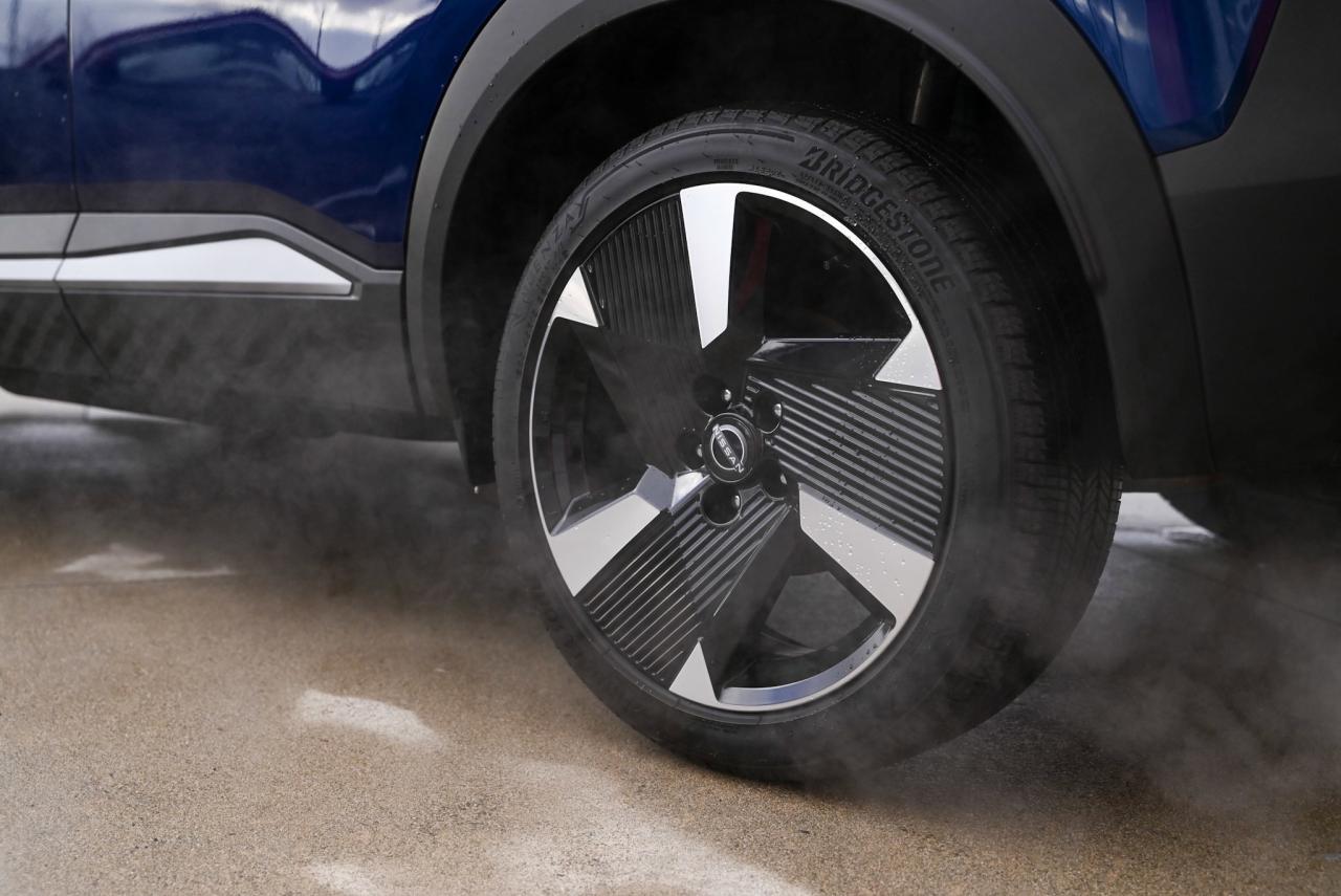 2025 Nissan Kicks SR/ Fully loaded/ AWD/ Nissan Company Vehicle Photo