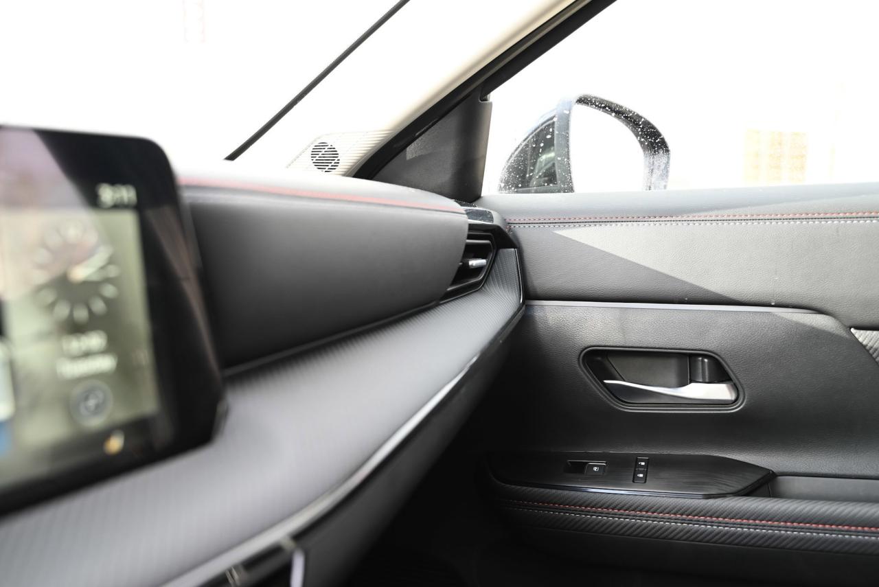 2025 Nissan Kicks SR/ Fully loaded/ AWD/ Nissan Company Vehicle Photo