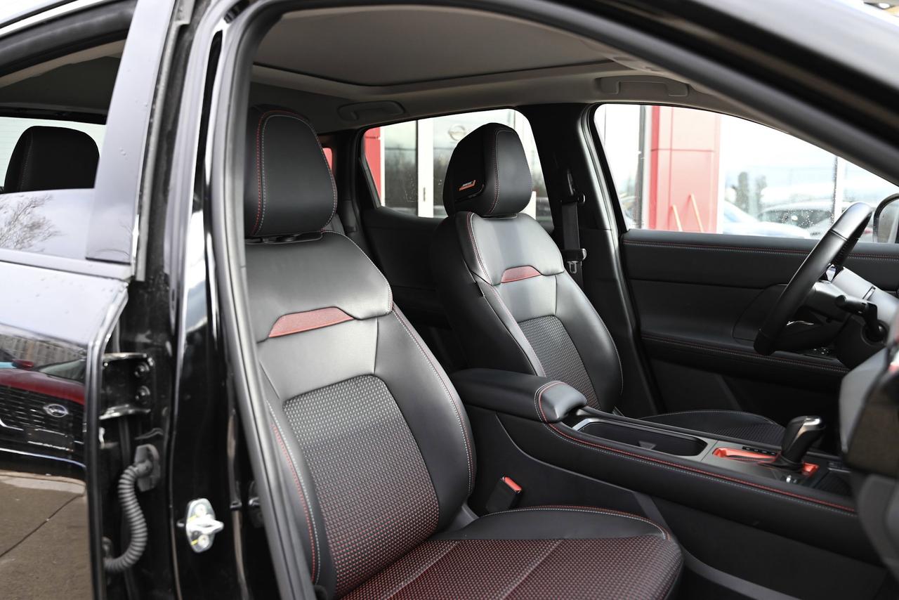 2025 Nissan Kicks SR/ Fully loaded/ AWD/ Nissan Company Kicks/ ONLY Photo