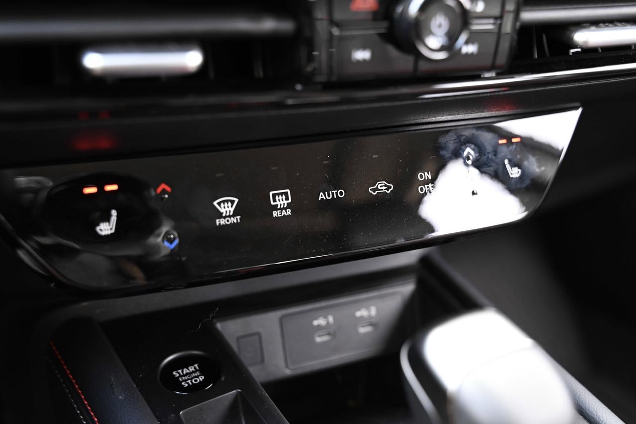 2025 Nissan Kicks SR/ Fully loaded/ AWD/ Nissan Company Kicks/ ONLY Photo